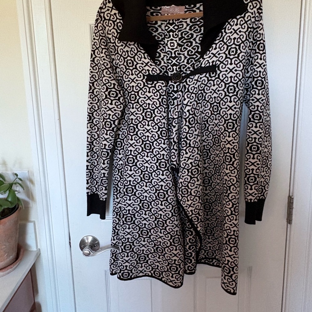 Black and White Patterned Sweater Coat
